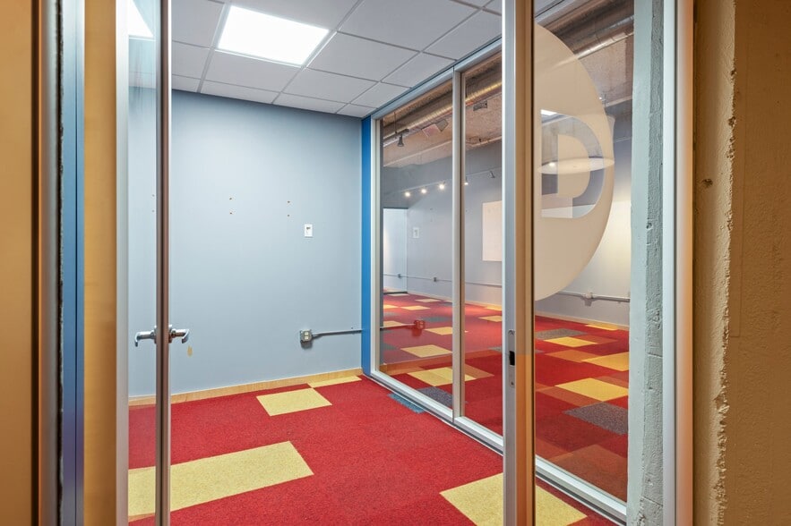 More Photos Of 718 Washington Ave N, Minneapolis Loft Creative Space For Sale