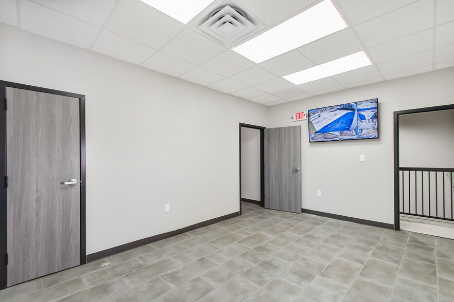 More Photos Of 4018 Ocee St, Houston Manufacturing For Lease
