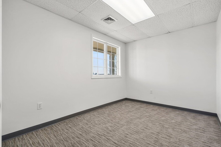 More Photos Of 19 Bridge St, Kittery Coworking Space