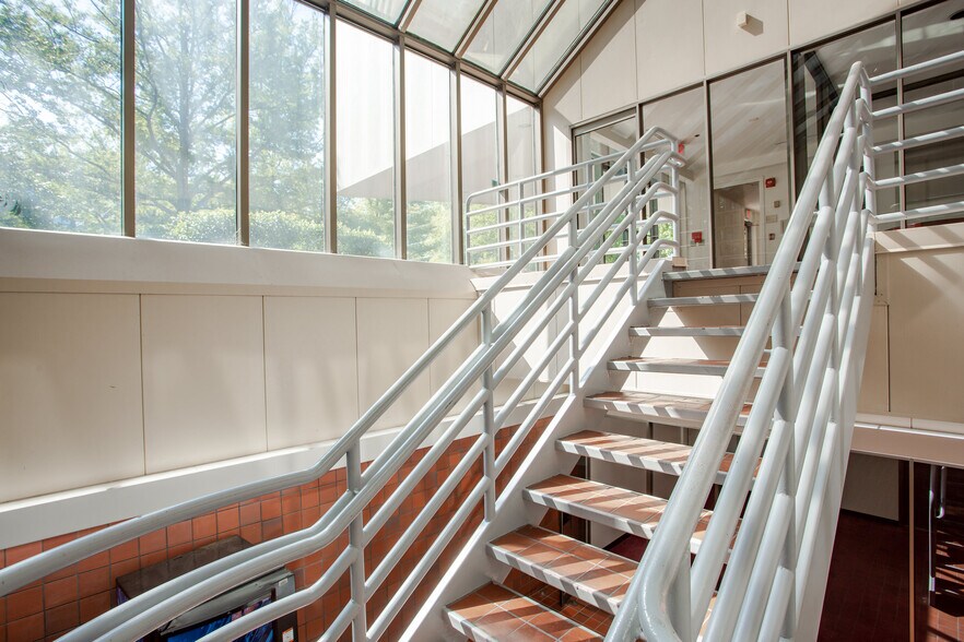 More Photos Of 1910 Association Dr, Reston Office For Lease