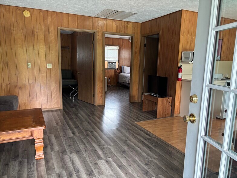 More Photos Of 1575 Tablerock Cir, Branson Hotel For Sale