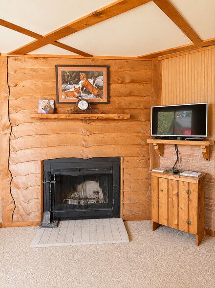 More Photos Of W17461 Norton Rd, Gould City Hotel For Sale