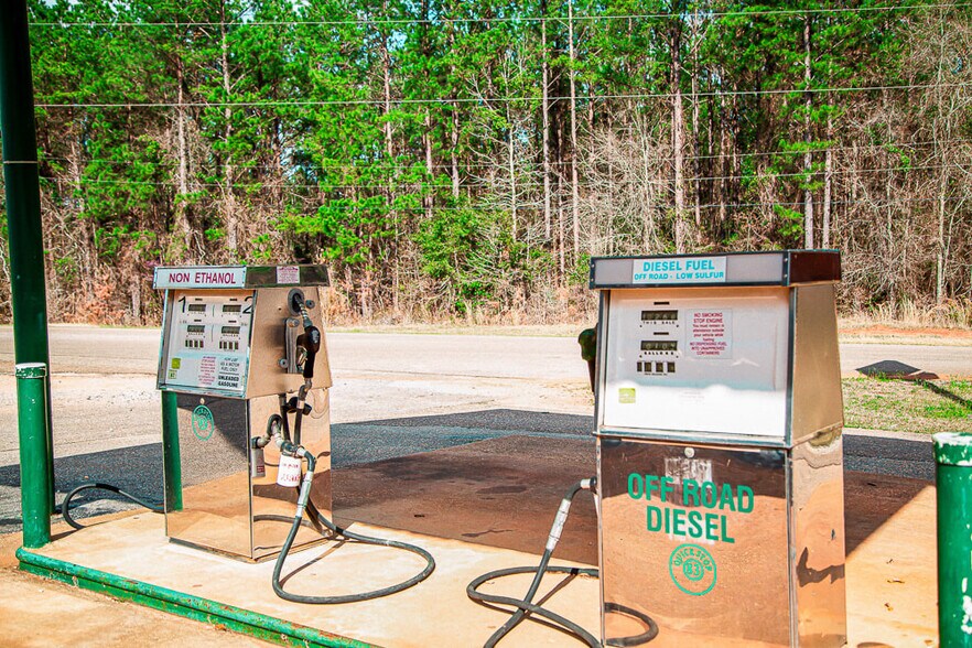 More Photos Of 2777 Hwy 83, Evergreen Service Station For Sale