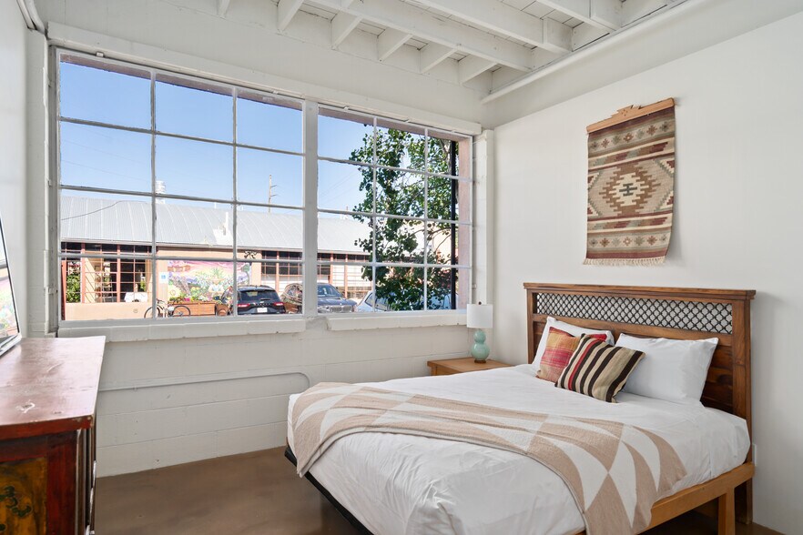 More Photos Of 310 Johnson St, Santa Fe Specialty For Sale