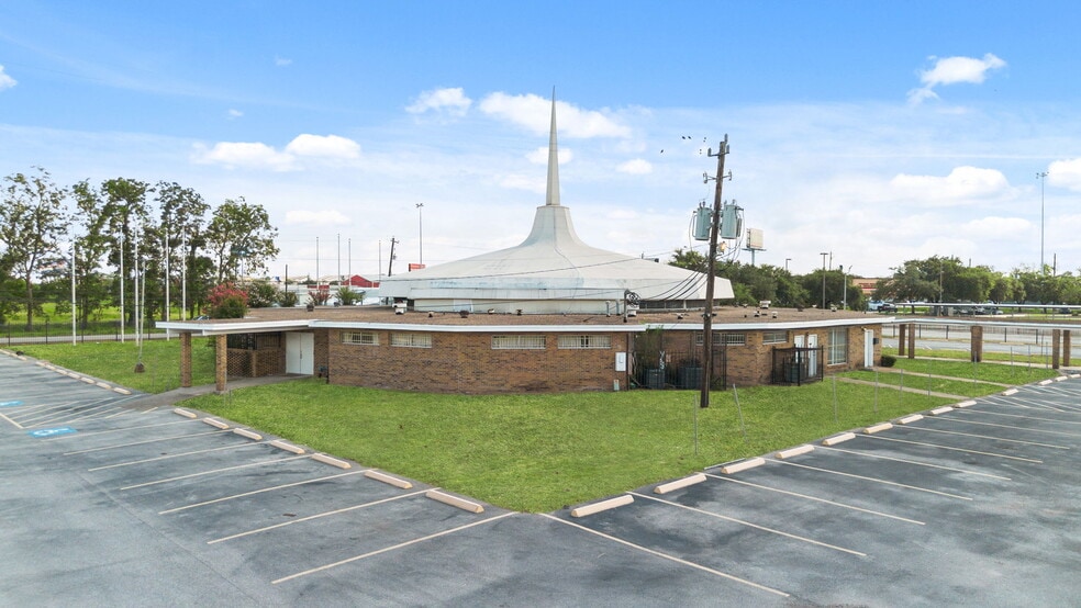 More Photos Of 513 W Rittenhouse Rd, Houston Religious Facility For Sale