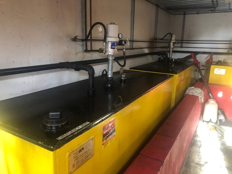 More Photos Of 12250 S Gessner Dr, Houston Auto Repair For Sale