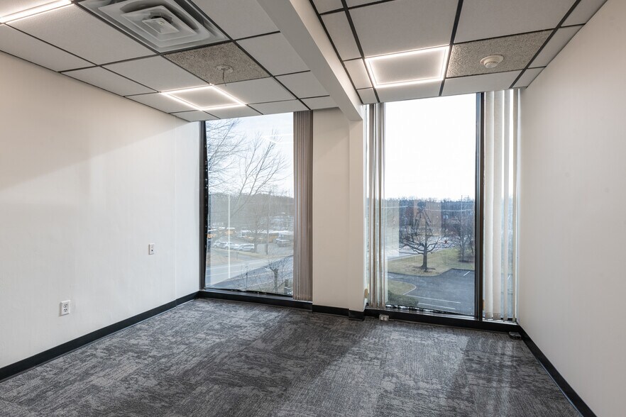 More Photos Of 501 Chestnut Ridge Rd, Spring Valley Office For Lease