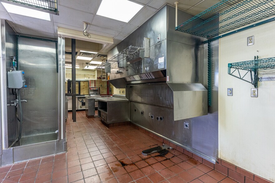 More Photos Of 2901 Candlers Mountain Rd, Lynchburg Fast Food For Sale