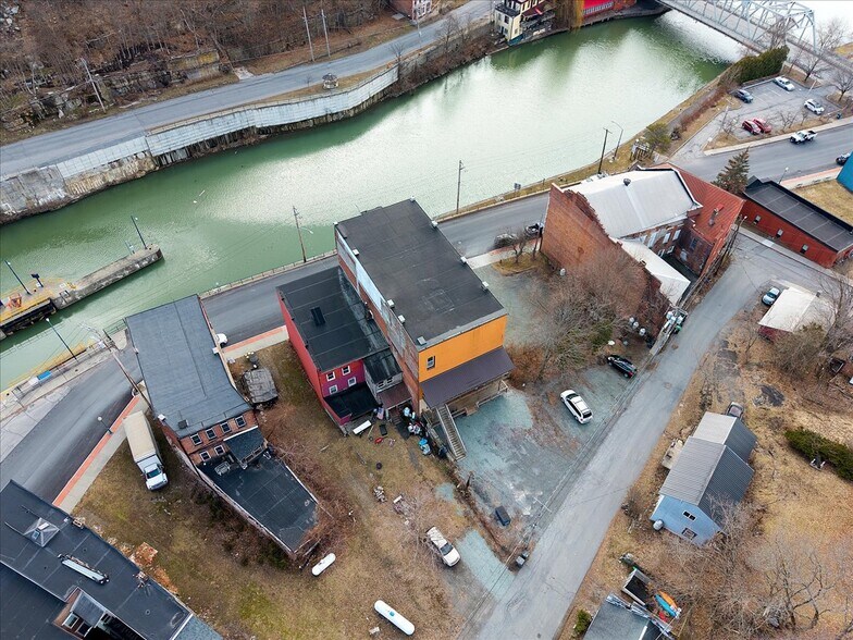 More Photos Of 68 Main St, Whitehall Flex For Sale