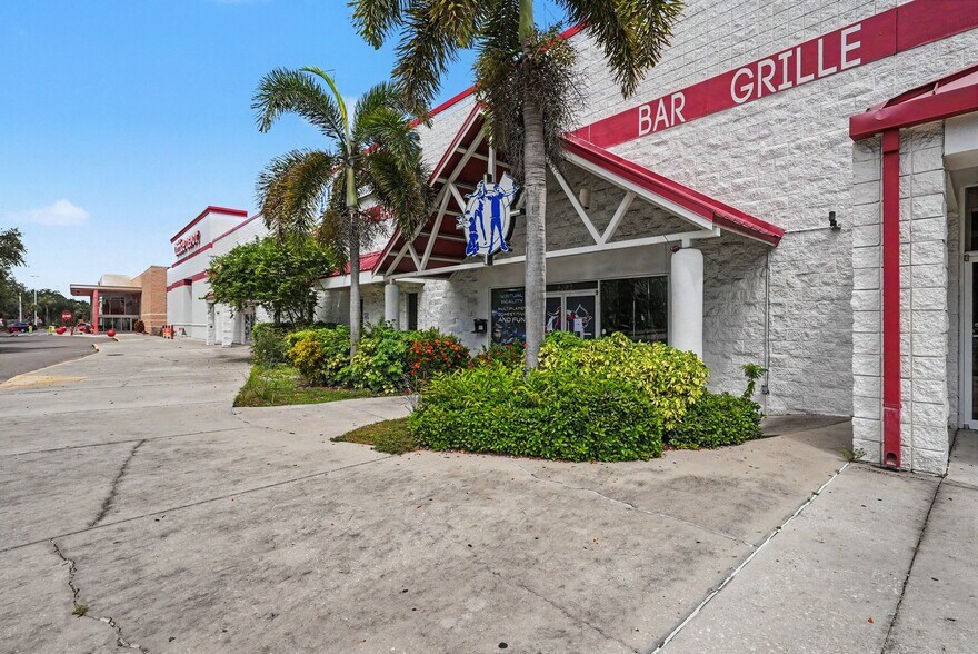More Photos Of 6295 Waters Ave, Tampa Unknown For Lease