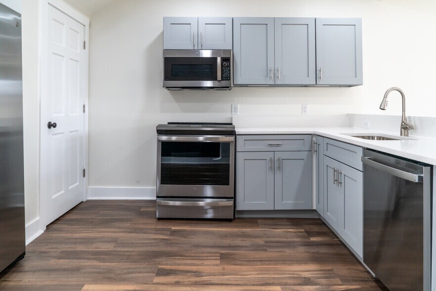 More Photos Of 2860 Perrysville Ave, Pittsburgh Funeral Home For Sale