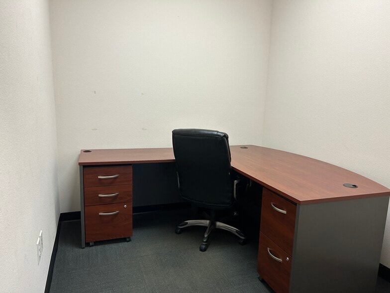 More Photos Of 6909 Seybold Rd, Madison Research And Development For Lease