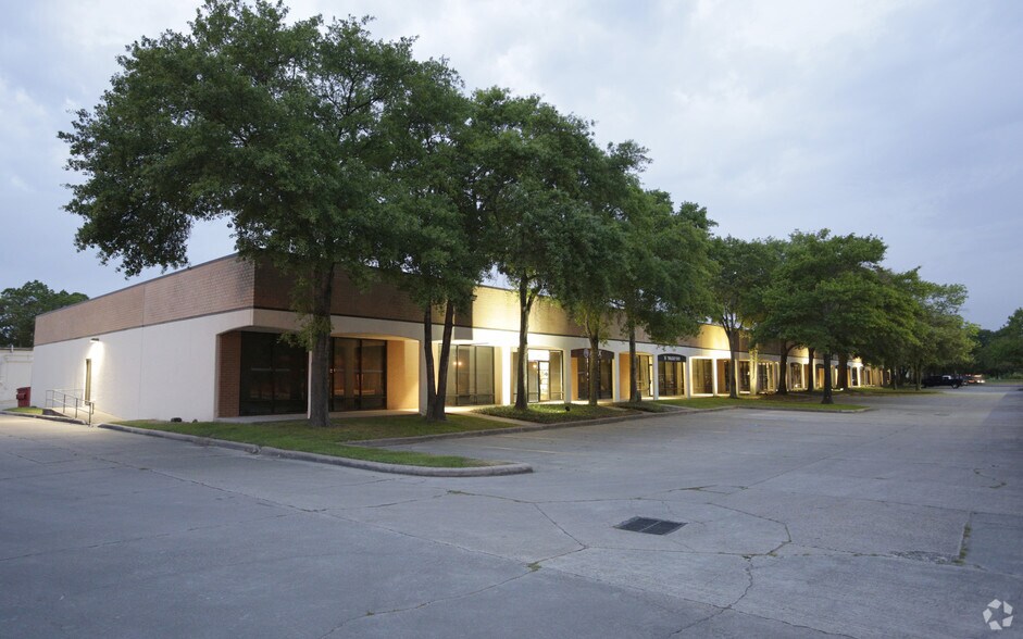 More Photos Of 10801 Hammerly Blvd, Houston Unknown For Lease
