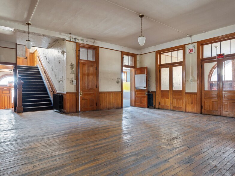 More Photos Of 453 Martin Luther King Jr. Blvd, Detroit Loft Creative Space For Sale