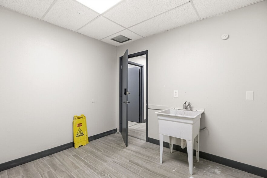 More Photos Of 901 N Grove St, Eustis Medical For Sale