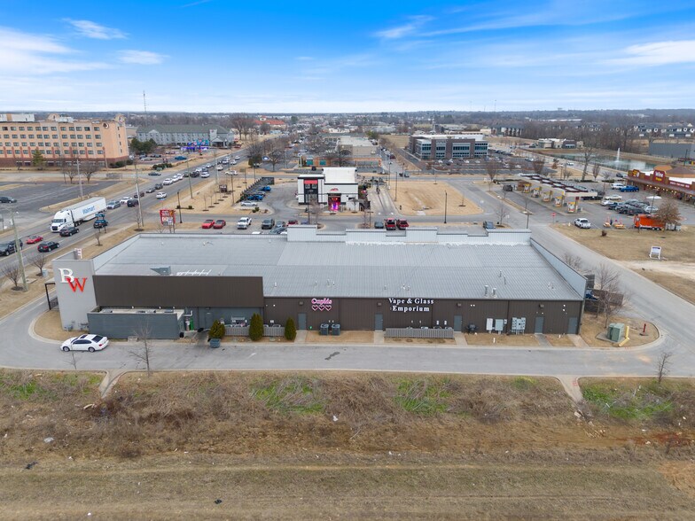 More Photos Of 3600 SE Guess Who Dr, Bentonville Storefront For Lease