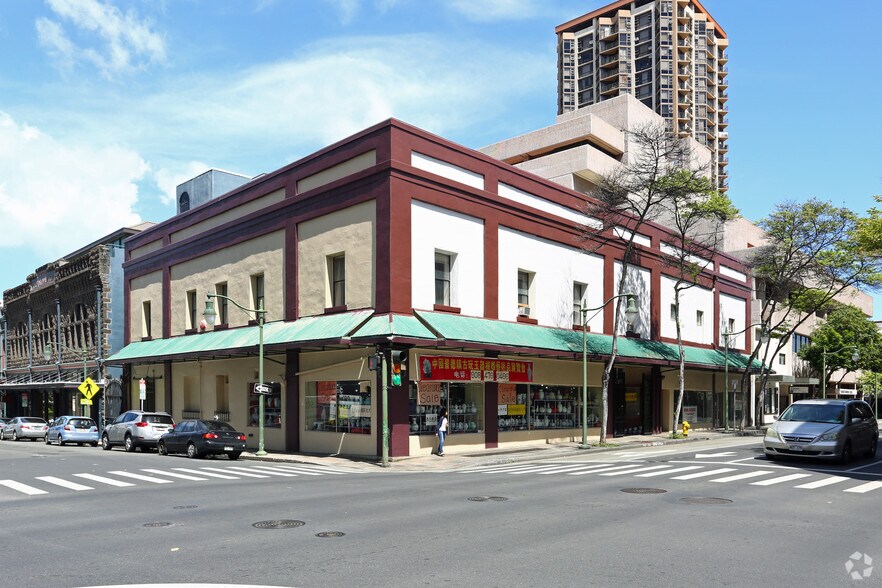 More Photos Of 1 N King St, Honolulu Storefront Retail Office For Lease
