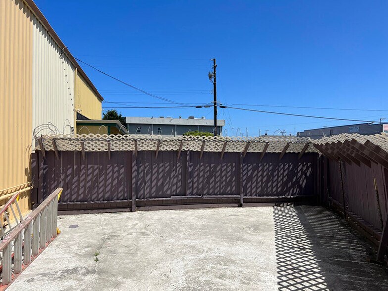 More Photos Of 449 W Clark St, Eureka Warehouse For Sale