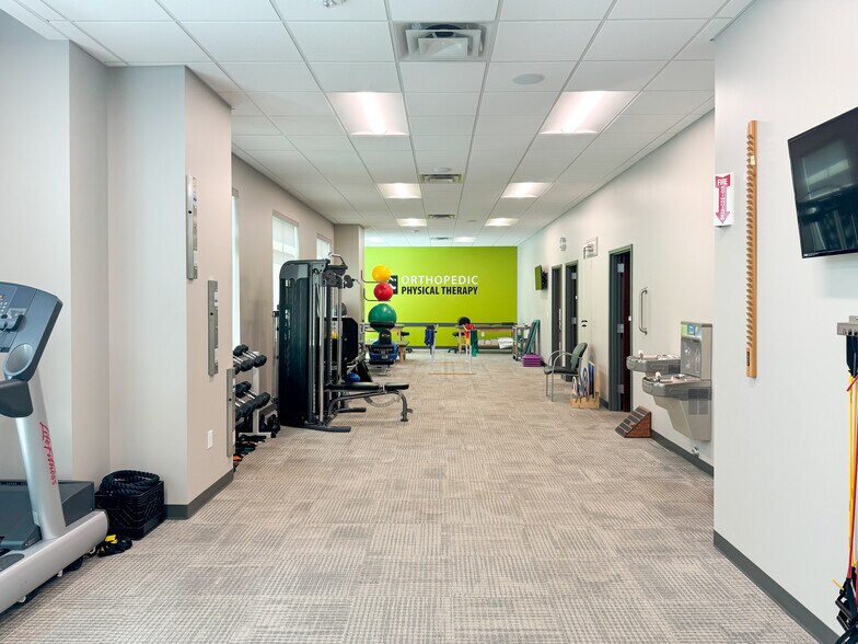 More Photos Of 1021 Darrington Dr, Cary Medical For Lease