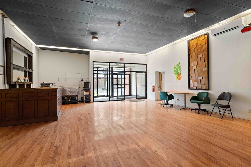 More Photos Of 4225 Rue Notre-Dame O, Montréal Office For Sale