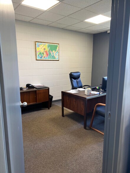 More Photos Of 2082 Estes Ave, Elk Grove Village Warehouse For Sale