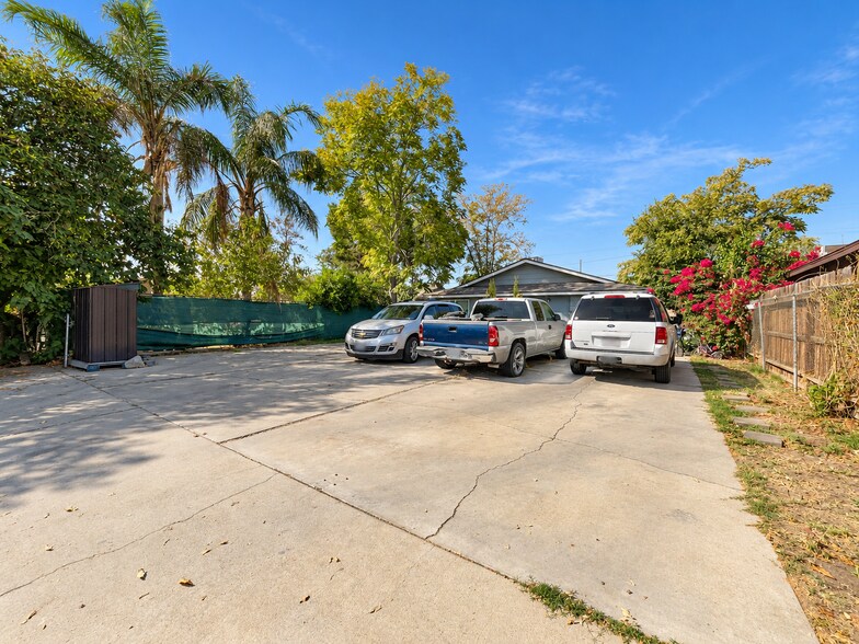 More Photos Of 2528 Security Ave, Bakersfield Apartments For Sale