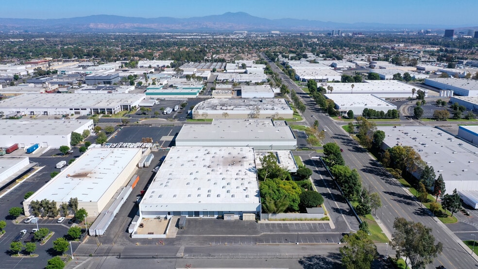 More Photos Of 3501 W Segerstrom Ave, Santa Ana Distribution For Lease
