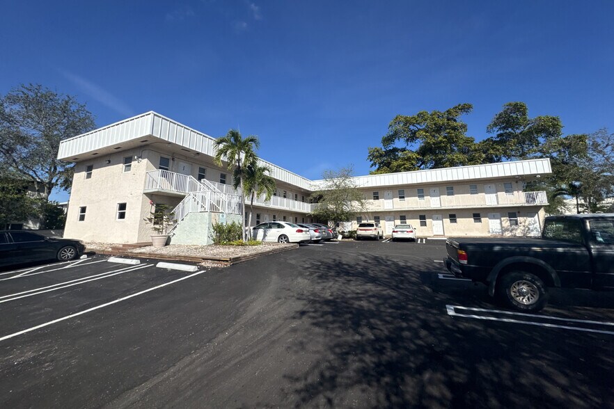 More Photos Of 900-902 SE 1st St, Pompano Beach Apartments For Sale