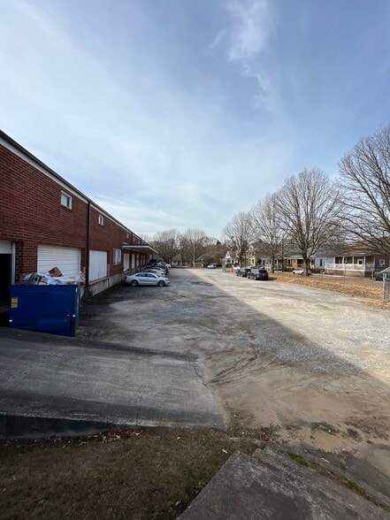 More Photos Of 220 Pearl St SE, Atlanta Light Manufacturing For Lease