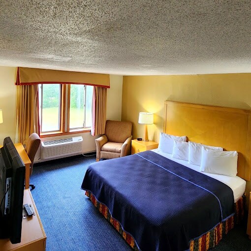 More Photos Of 740 Central St, Millinocket Hotel For Sale