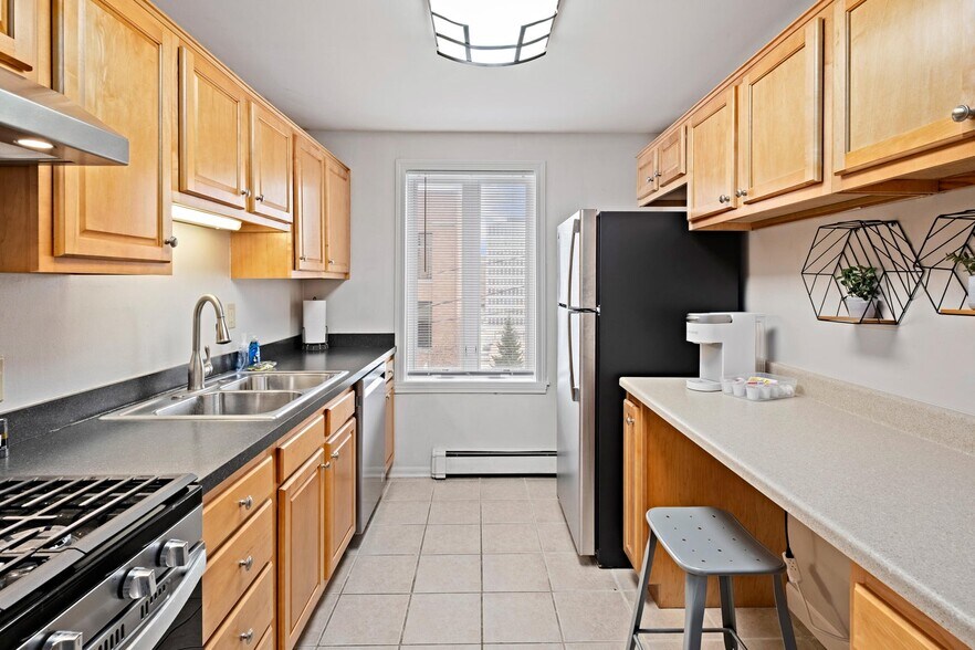 More Photos Of 22 Crescent St, Grand Rapids Apartments For Sale