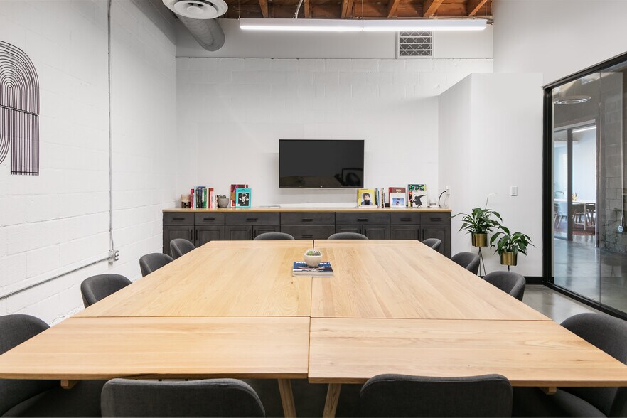 More Photos Of 4312 W Jefferson Blvd, Los Angeles Office For Lease