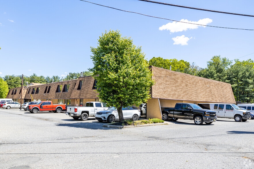 More Photos Of 300-308 E Park Ave, Hainesport Showroom For Lease