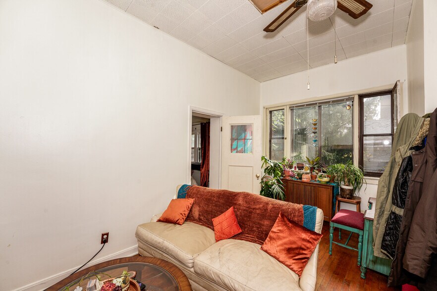 More Photos Of 2670-2678 N Holton St, Milwaukee Storefront Retail Residential For Sale