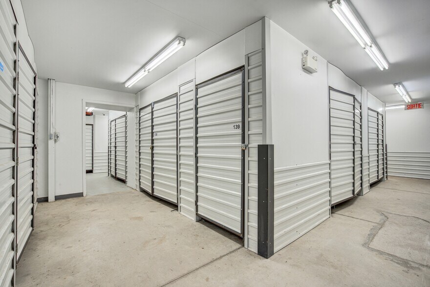 More Photos Of 1550-1560 Rue Michelin, Laval Self Storage For Sale