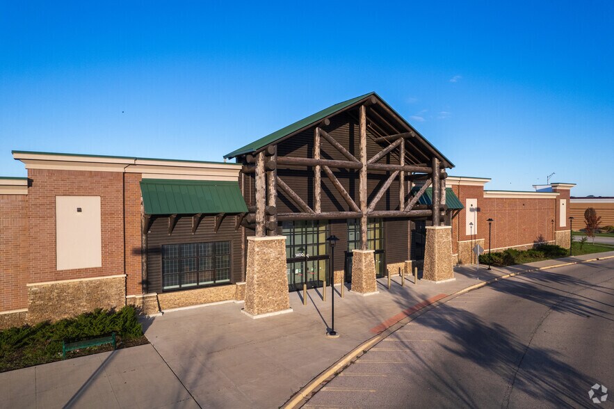 Primary Photo Of 1400 S Randall Rd, Algonquin Freestanding For Lease