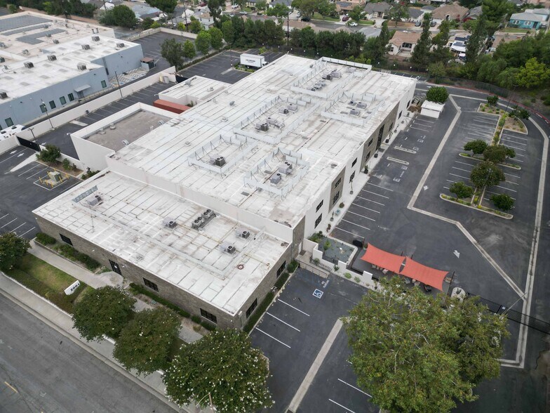 More Photos Of 2001 Saturn St, Monterey Park Light Distribution For Sale