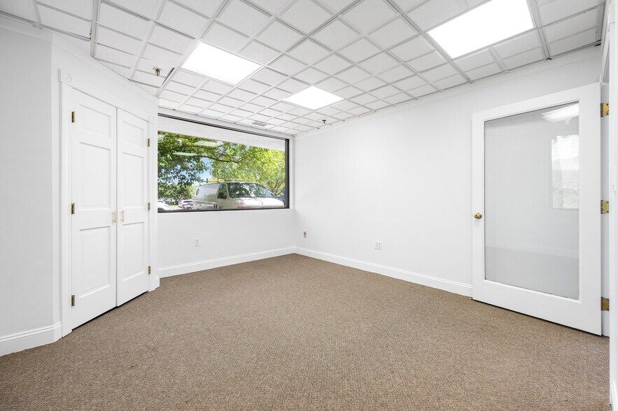 More Photos Of 55 Accord Park Dr, Rockland Office For Lease