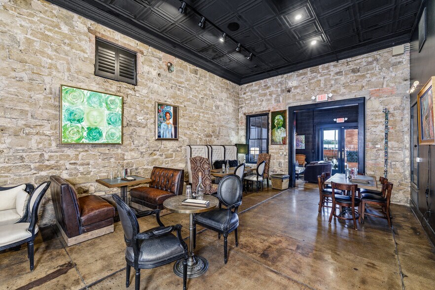 More Photos Of 38 N Chadbourne St, San Angelo Bar For Sale