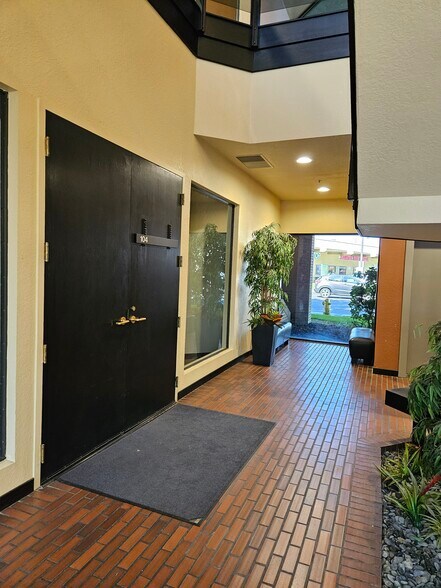 More Photos Of 1200 E Orangeburg Ave, Modesto Office For Lease