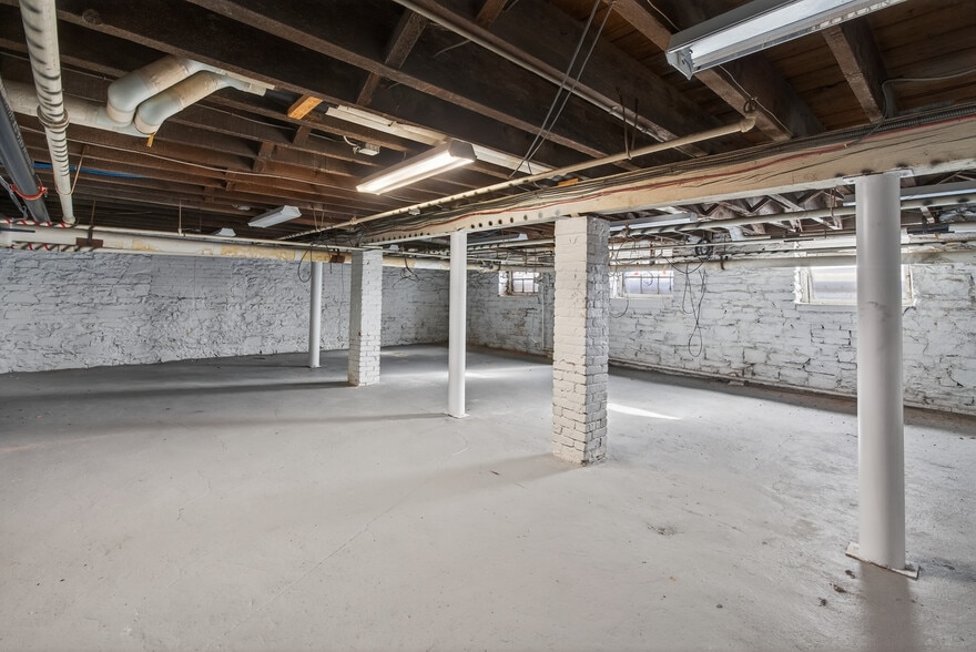 More Photos Of 61 Crown St, Kingston Office For Lease