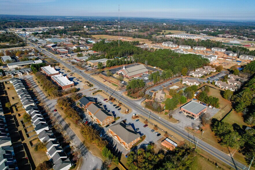 More Photos Of 300-390 Racetrack Rd, McDonough Unknown For Lease
