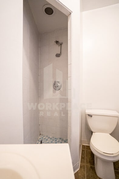 More Photos Of 1554 63rd St, Brooklyn Warehouse For Lease