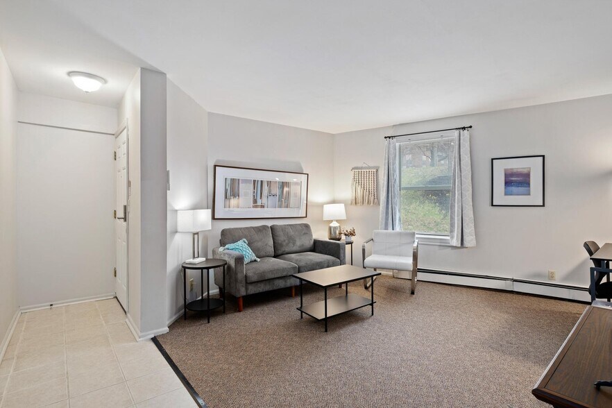 More Photos Of 22 Crescent St, Grand Rapids Apartments For Sale