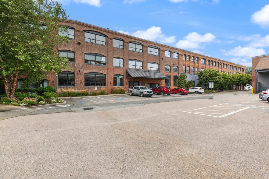 More Photos Of 56 Roland St, Charlestown Flex For Lease