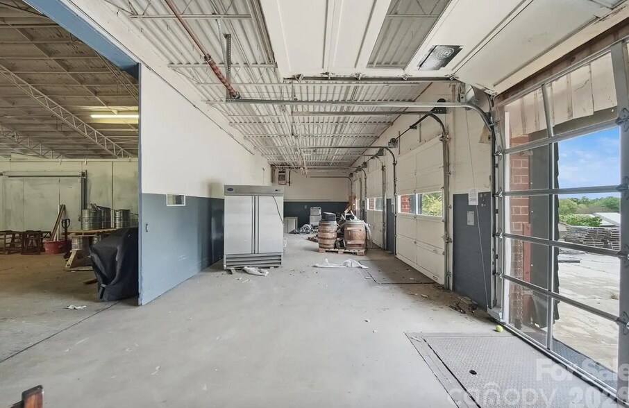 More Photos Of 47 Duke St, Granite Falls Bar For Sale