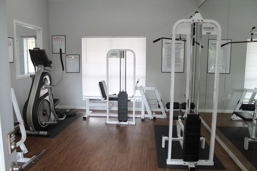 More Photos Of 1045 Sanger Ave, New Braunfels Apartments For Sale