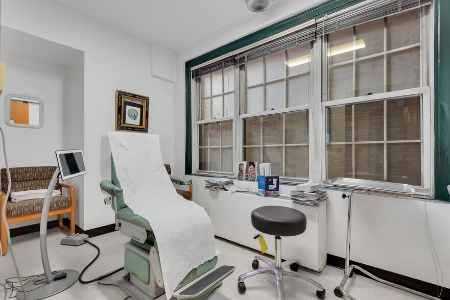 More Photos Of 16 Park Ave, New York Apartments For Sale