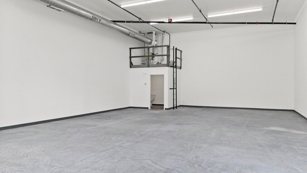 More Photos Of 12 Shenandoah Dr, Saratoga Springs Warehouse For Lease