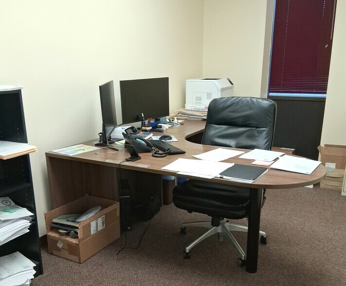 More Photos Of 7655 Five Mile Rd, Cincinnati Medical For Sale